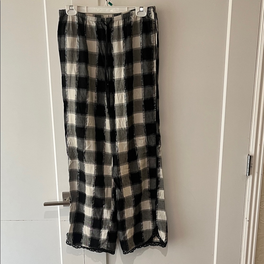 Victoria’s Secret medium Black & White Plaid lounge pajama Pants